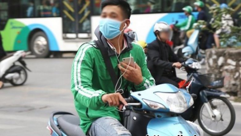 Đeo tai nghe khi lái xe phạt bao nhiêu tiền?